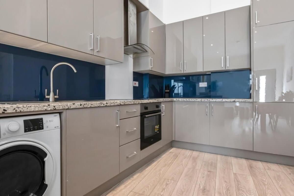 Lovely 1 Bedroom Apartment In Central Woking Luaran gambar