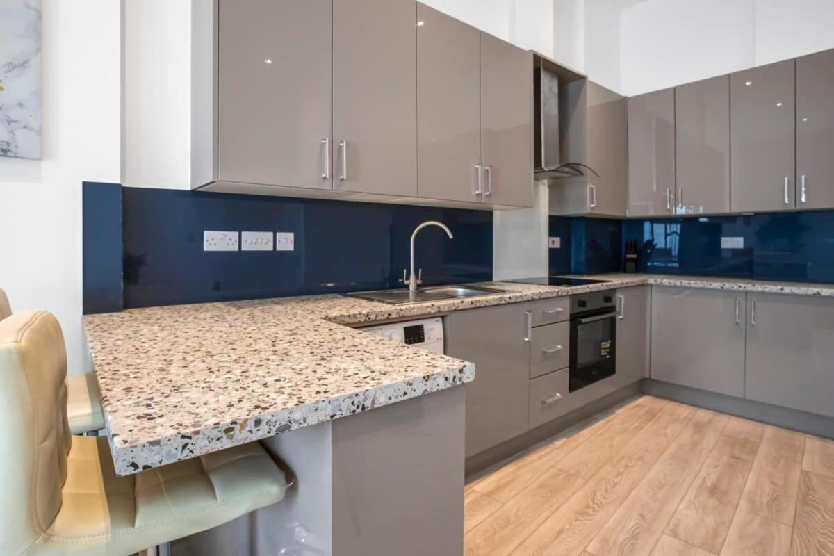 Lovely 1 Bedroom Apartment In Central Woking Luaran gambar