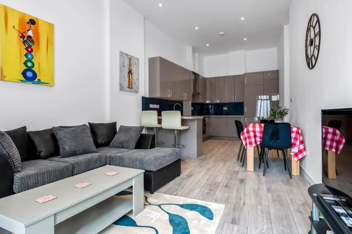 Lovely 1 Bedroom Apartment In Central Woking Luaran gambar